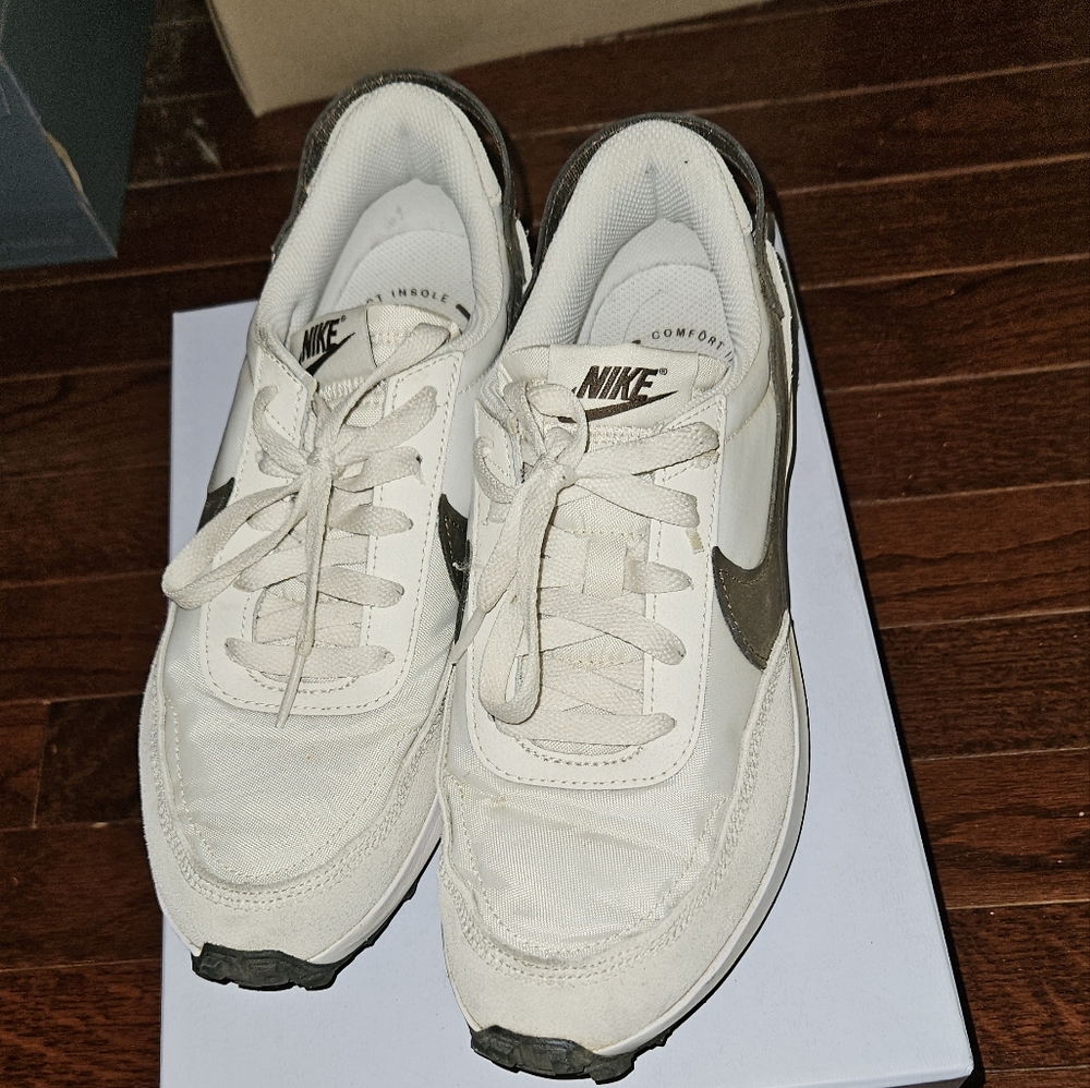 Nike waffle debut retro sneakers- womens